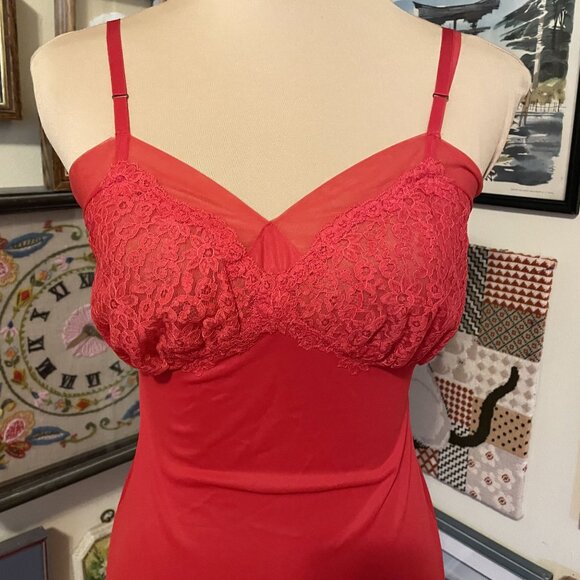 50s Vintage Glamorous Red Nylon Slip Dress with Lace Bust and Hem Size S - Picture 2 of 4